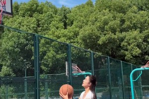 “对于这种漂亮型的持球受，我一般都是贴身防守”