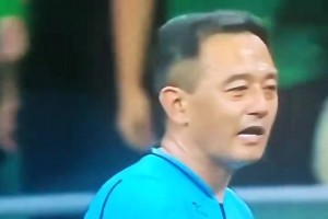 名场面！当年林良铭抗议对手挥肘，裁判回了一句“差不多得了”